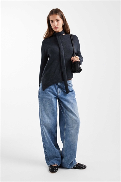 Подростковый вязаный свитер с шарфом артикул 152904277