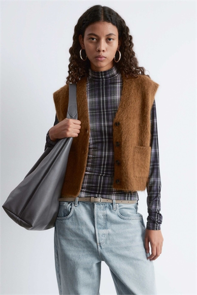 Жилет-майка из мохера и шерсти с ворсистой вязкой артикул 150204997