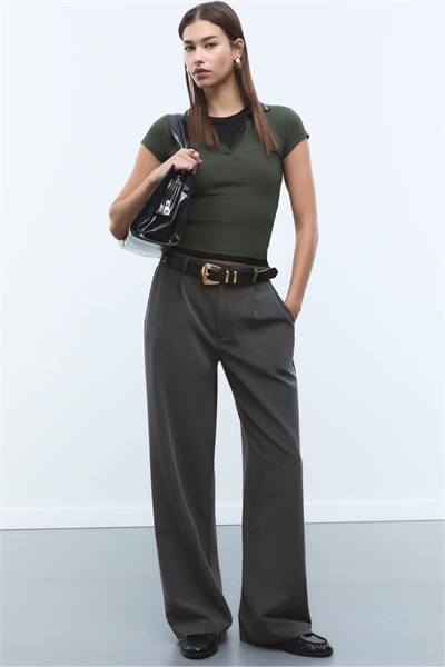 Стильные брюки с прямыми брючинами артикул 151971801