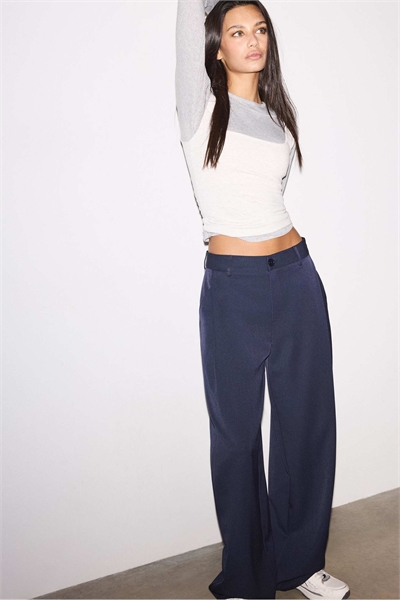 Стильные брюки с вытачками артикул 155844512