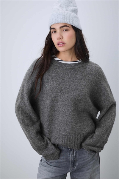 Простой свитер из мягкого трикотажа артикул 152471367