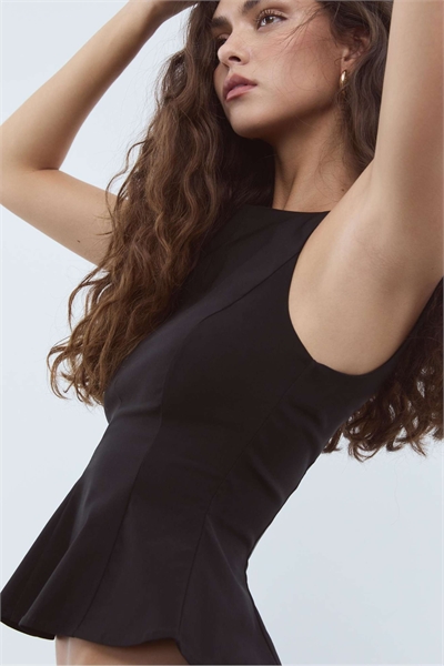 Топ без рукавов с баской артикул 151668205