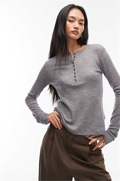 Мягкая трикотажная кофта с воротником-хенли артикул 154635109