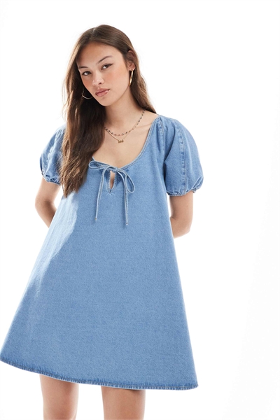 Платье-трапеция с завязками спереди артикул 146855284