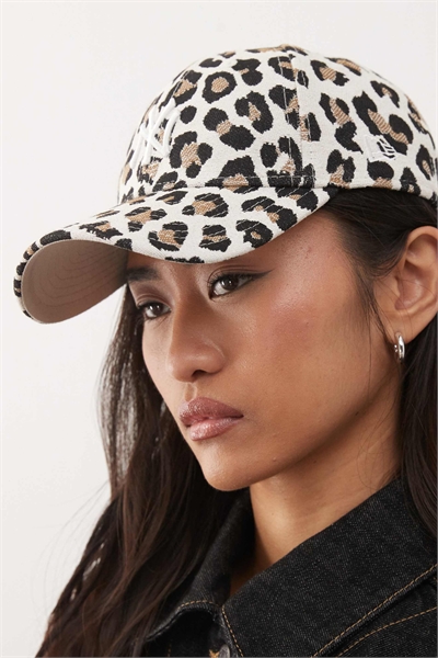 Женская кепка NY Yankees 9forty с леопардовым принтом артикул 154895123