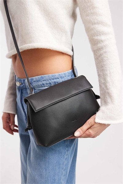 Сумка через плечо с откидной крышкой артикул 154692704