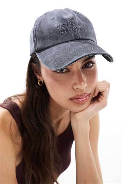Бейсболка Wellness Studios артикул 144762349