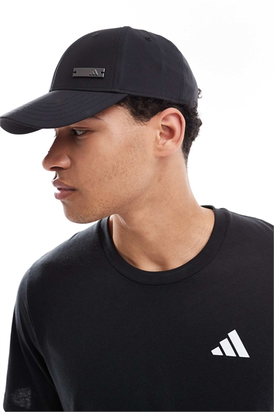 Бейсболка adidas Training с металлическим значком артикул 139900042