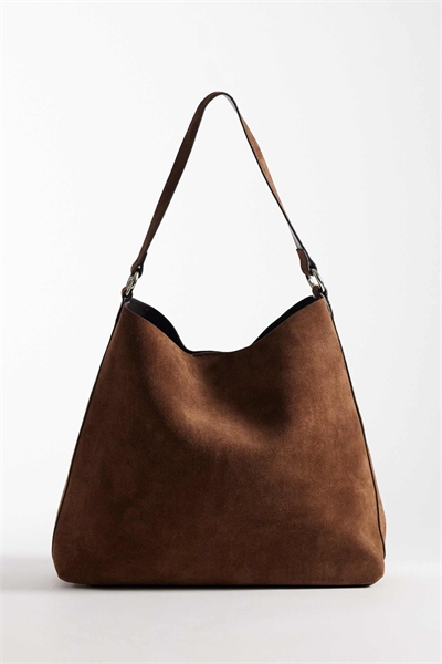 Сумка-тоут из замши с металлическими элементами на ремне артикул 153750325