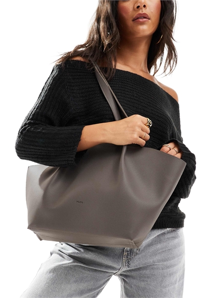 Сумка-тоут с двумя ремнями и фактурной поверхностью, с гофрированными деталями на передней части артикул 149107050