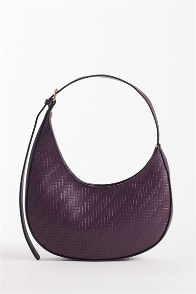 Асимметричная сумка через плечо с вырезом и пряжкой артикул 152196147