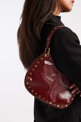 Сумка через плечо в форме полумесяца с заклепками артикул 149135447