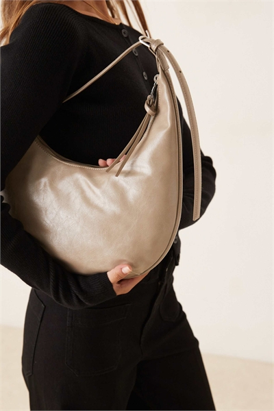 Сумка через плечо в форме полумесяца артикул 151637621