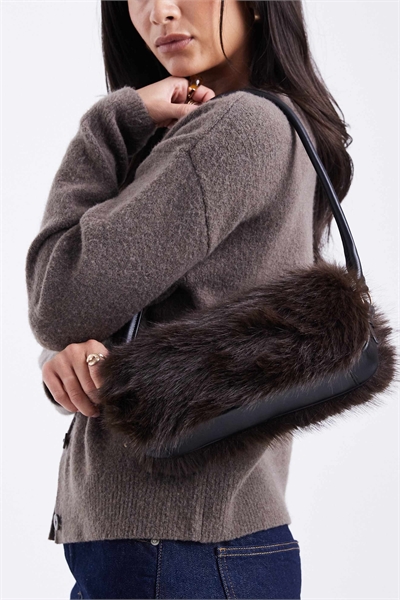 Сумка через плечо из искусственного меха артикул 151481700