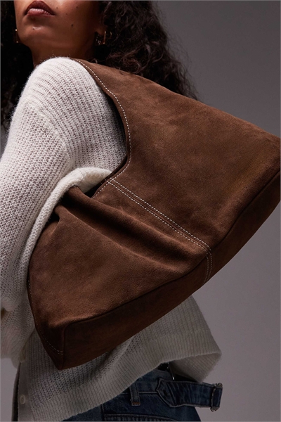 Сумка-трапеция среднего размера из замши с мягкими плечевыми ремнями артикул 144641500