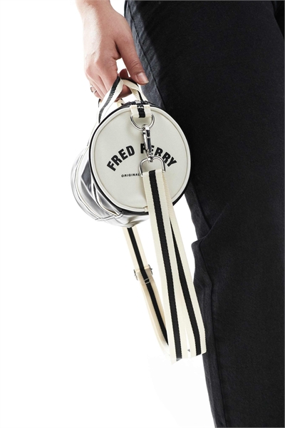 Боковая сумка в форме мини-бочки артикул 142046826