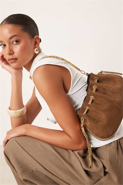 Сумка через плечо из искусственной замши с регулируемым ремнем артикул 148073563