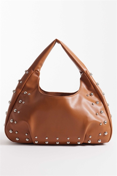 Сумка через плечо свободного кроя с золотыми заклепками артикул 154694265