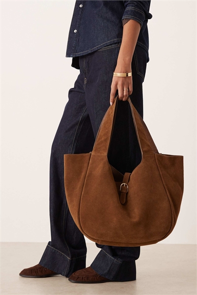 Сумочка через плечо из замши с язычком и пряжкой артикул 152558659