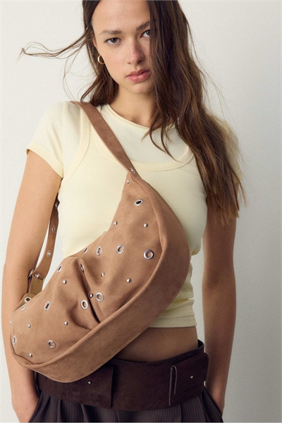 Сумка через плечо с складками и люверсами артикул 155714853