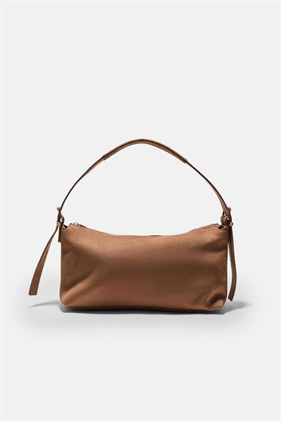 Сумка через плечо с мягкой поверхностью и пряжкой артикул 155663835