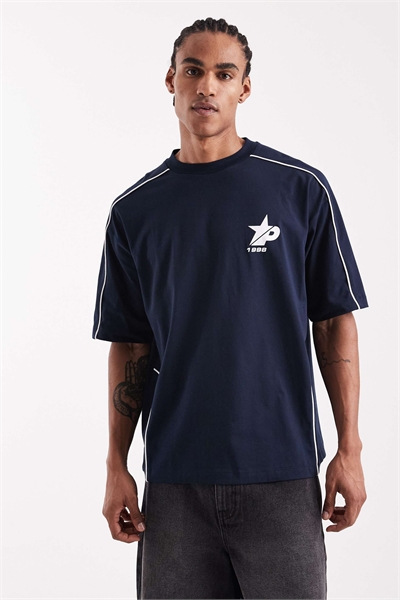 Футболка свободного кроя с принтом на груди и окантовкой co-ord артикул 155771032