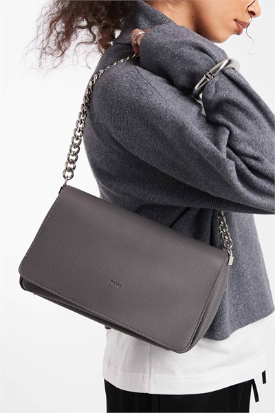 Сумка через плечо с клапаном и цепочкой артикул 154692707