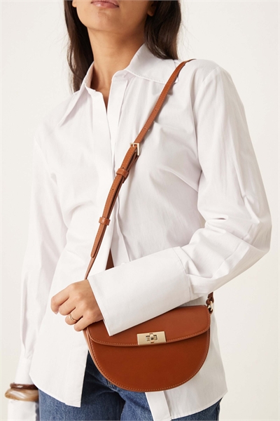 Кожаная сумка через плечо с золотой пряжкой артикул 153526148