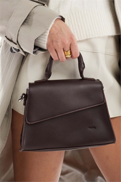 Сумка-мешок с диагональным клапаном и ремнем через плечо артикул 140134305