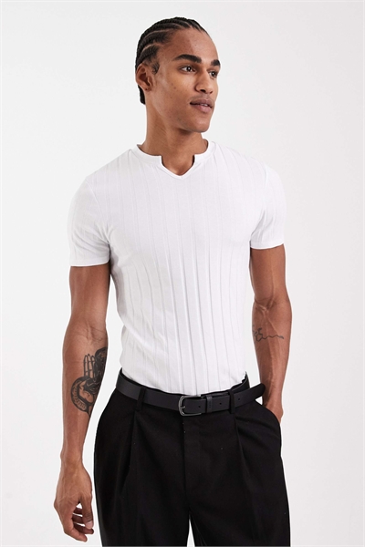 Футболка облегающего кроя с вырезом артикул 155723988