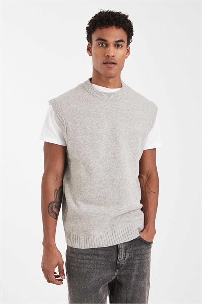 Пушистый вязаный жилет артикул 149658404