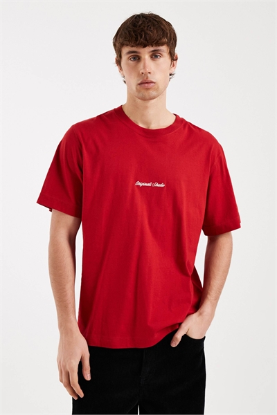 Футболка с оригинальным логотипом на груди артикул 154767583