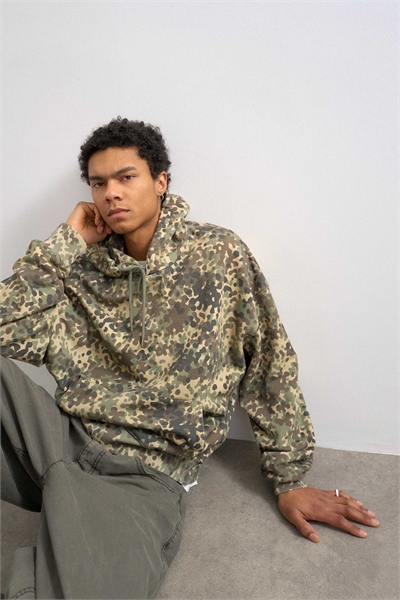 Толстовка с капюшоном свободного кроя из плотной ткани с камуфляжным принтом артикул 154674730