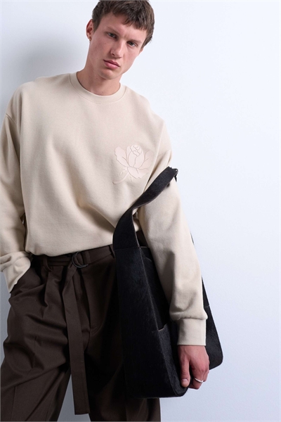 Свитшот свободного кроя с рельефным цветочным принтом артикул 148078509