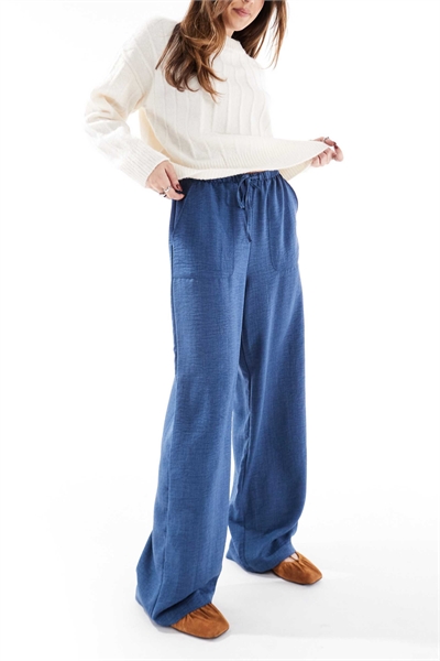 Легкие брюки с завязкой на талии артикул 141186412