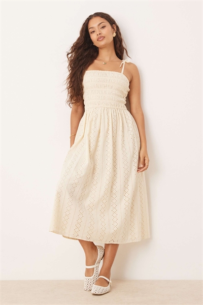 Макси-платье на бретелях с вышивкой артикул 141186969