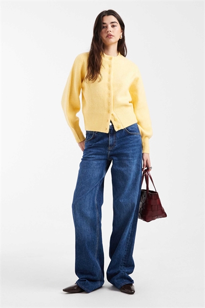 Компактный кардиган с пушистой текстурой и рукавами с четкой формой артикул 149994851