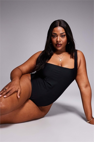 ASOS DESIGN Curve Revenge — купальник с квадратным вырезом, подчеркивающий фигуру артикул 150836573