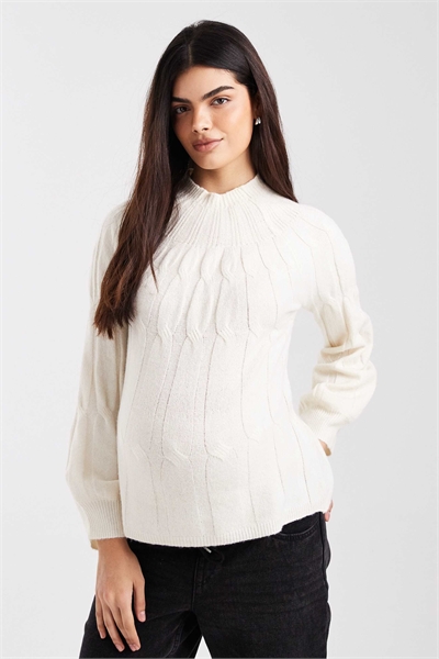 Свитер с высоким воротником и крупной косой вязкой артикул 150775587