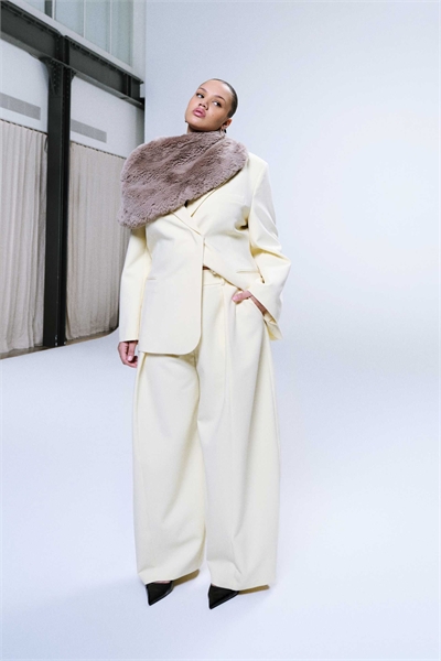 Брюки с зауженными брючинами свободного кроя артикул 155319252