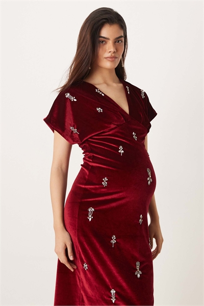Бархатное платье средней длины с V-образным вырезом и украшениями, бордовое артикул 149952402