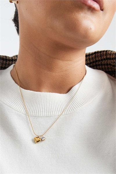 ASOS DESIGN Curve: колье из нержавеющей стали с кубическим цирконием и подвеской в форме сердца артикул 152865374