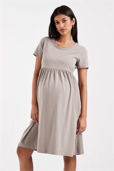 Платье-футболка с расклешенным силуэтом от Mamalicious Maternity артикул 153748848