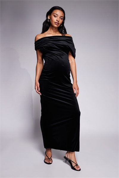ASOS DESIGN Беременное бархатное платье средней длины с заниженными плечами, черного цвета артикул 150835040