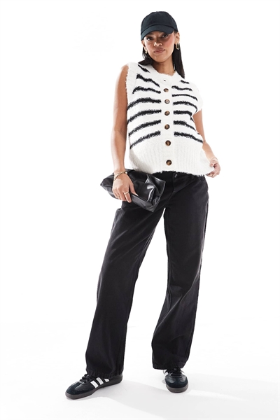 Джинсы с широкими брючинами и завышенной талией артикул 136544602