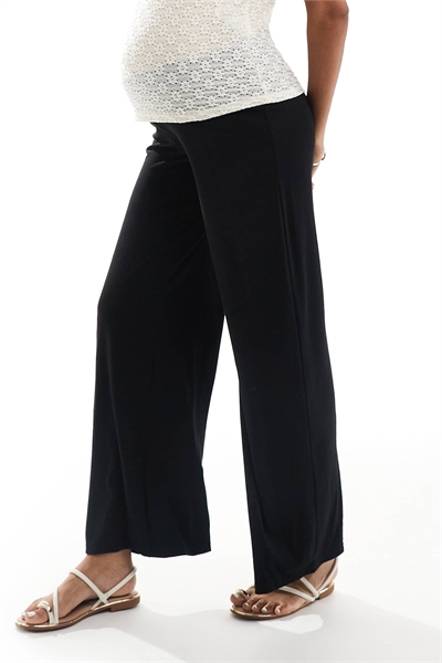 Брюки с широкими штанинами и эластичным поясом с рюшами под животом от Mamalicious артикул 147701797