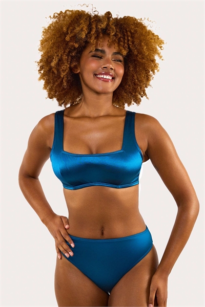 Кроп-топ с квадратным вырезом и обильным декольте от Kylie артикул 154343530