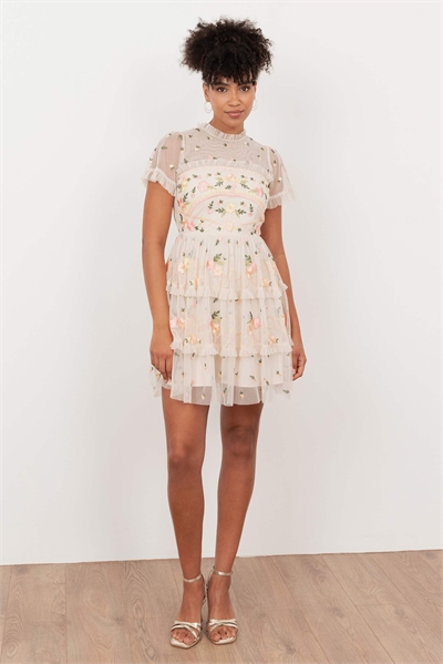 Мини-платье с высоким воротником и короткими рукавами, украшенное вышивкой артикул 154610586