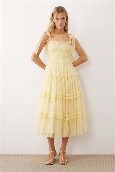 Платье средней длины из тюля с бантиком на плече для подружки невесты артикул 152319624