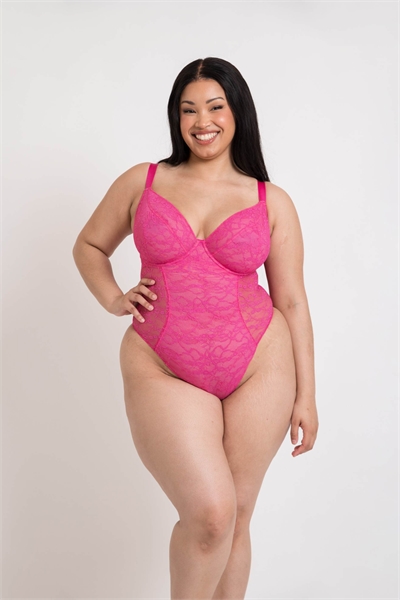 Боди с кружевом, с глубоким вырезом и увеличенной частью для груди, на всю ночь артикул 151834087